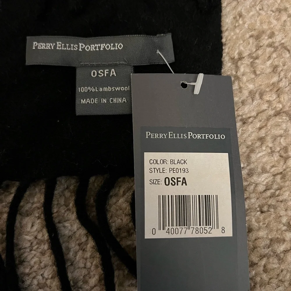 NWT PERRY ELLIS PORTFOLIO black gray & cream striped / solid lambswool scarf